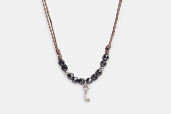 collar hematite