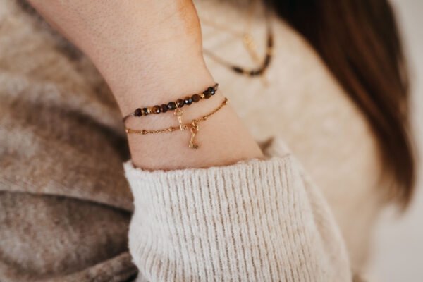 Pulsera Ojo de Tigre con Inicial - Imagen 3